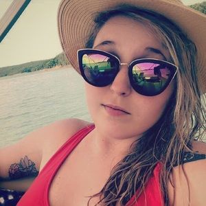 Meet your Posher, Hailey